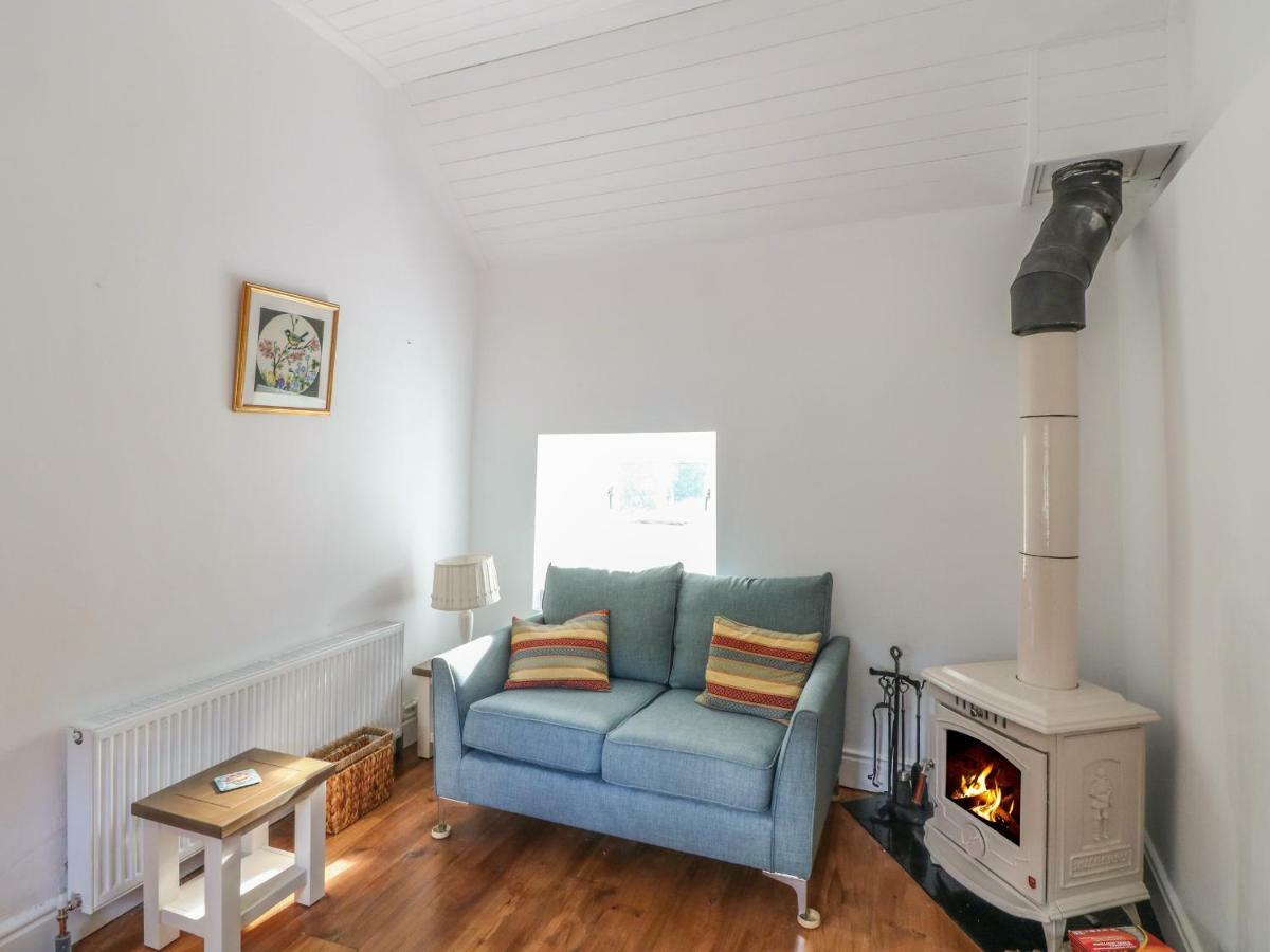 The Old White Cottage Shillelagh エクステリア 写真
